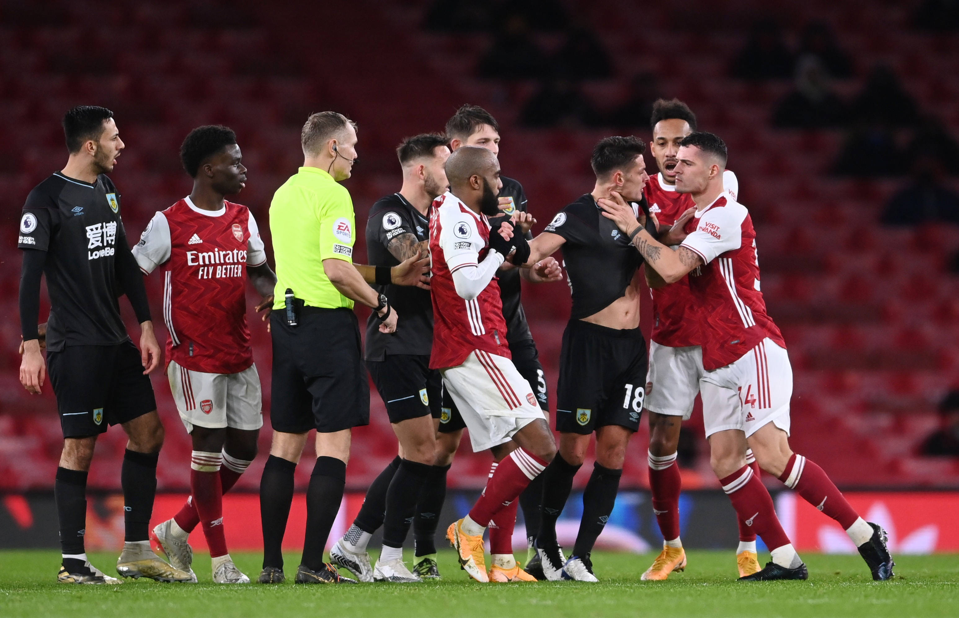 咤足坛的球 咤足坛的球